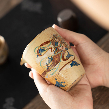 Set ceramic Gongfu pentru ceai cu ceșcuță de distribuție a ceaiului și dozator, Tea Sea, motiv din peșterile Mogao – Apsaras zburătoare