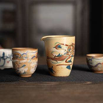 Set ceramic Gongfu pentru ceai cu ceșcuță de distribuție a ceaiului și dozator, Tea Sea, motiv din peșterile Mogao – Apsaras zburătoare