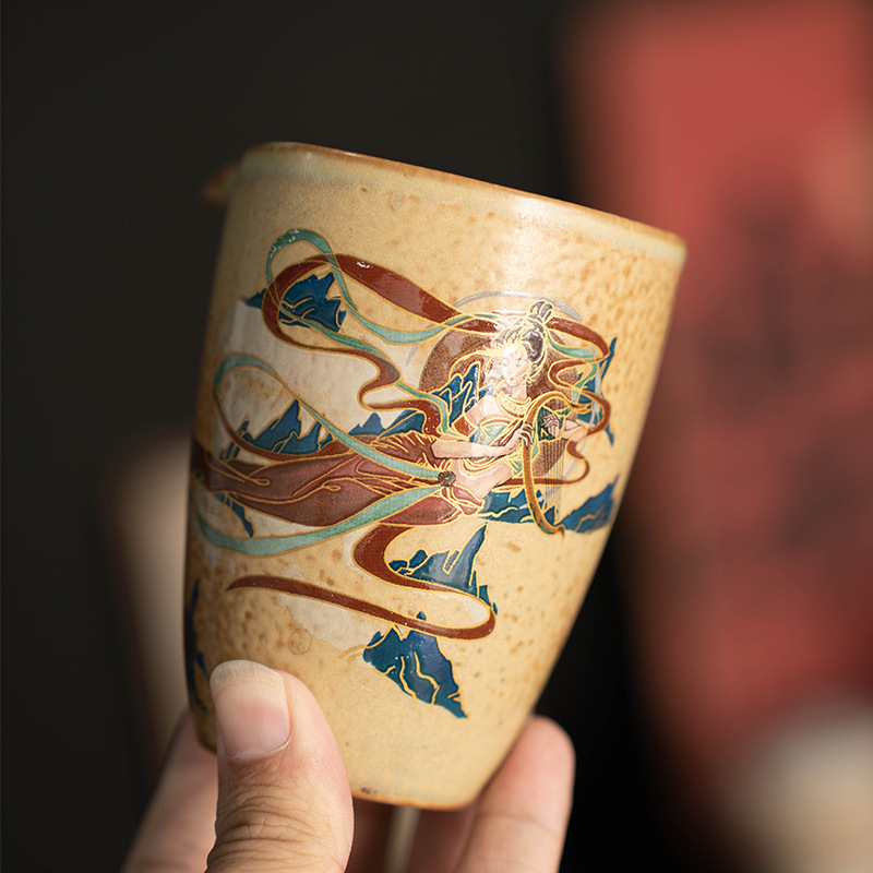 Set ceramic Gongfu pentru ceai cu ceșcuță de distribuție a ceaiului și dozator, Tea Sea, motiv din peșterile Mogao – Apsaras zburătoare
