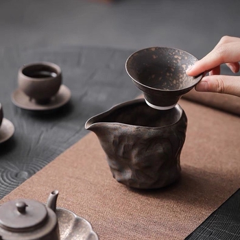 Set de ceai ceramic, cu glazură din fier aurie, ceașcă mare pentru distribuția ceaiului, incluzând recipient de ceai și accesorii pentru ceremonia japoneză.