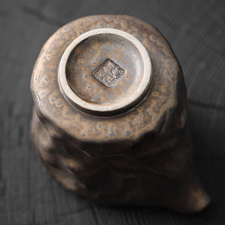 Set de ceai ceramic, cu glazură din fier aurie, ceașcă mare pentru distribuția ceaiului, incluzând recipient de ceai și accesorii pentru ceremonia japoneză.