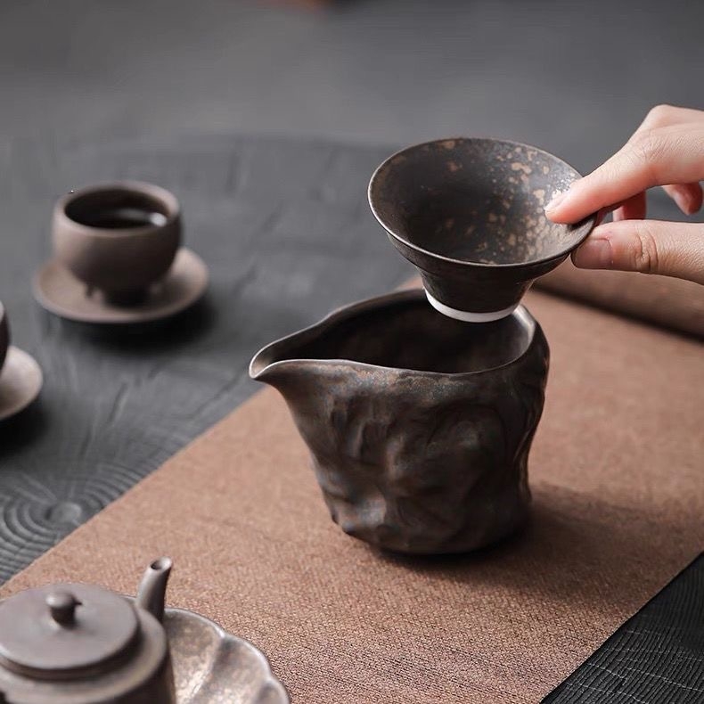 Set de ceai ceramic, cu glazură din fier aurie, ceașcă mare pentru distribuția ceaiului, incluzând recipient de ceai și accesorii pentru ceremonia japoneză.