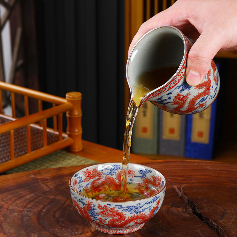Set ceramic Kung Fu pentru ceai: cană de distribuție a ceaiului, vas de ceai și separator de ceai, stil retro cu nouă dragoni în glazură roșie subglazură