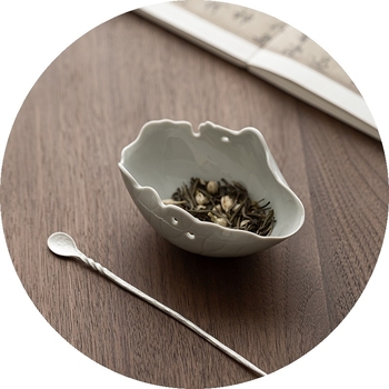 Set din două piese: linguriță de ceai și amestecător, suport ceramic pentru ceai cu frunză de lotus, unealtă simplă pentru infuzarea ceaiului, accesorii de ceremonie a ceaiului de înaltă clasă