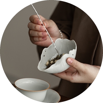 Set din două piese: linguriță de ceai și amestecător, suport ceramic pentru ceai cu frunză de lotus, unealtă simplă pentru infuzarea ceaiului, accesorii de ceremonie a ceaiului de înaltă clasă