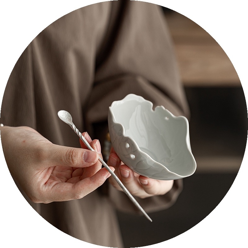 Set din două piese: linguriță de ceai și amestecător, suport ceramic pentru ceai cu frunză de lotus, unealtă simplă pentru infuzarea ceaiului, accesorii de ceremonie a ceaiului de înaltă clasă