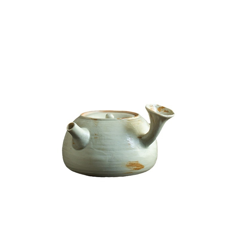 Ceainic alb, lucrat manual, cu mâner lateral – ceramică în stil japonez