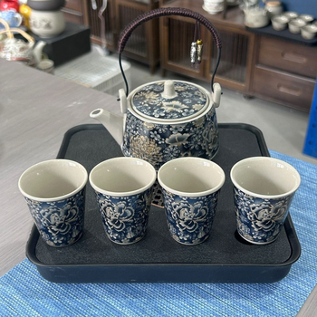 Set Gongfu de ceai din porțelan albastru-alb, mâner filigran cu bujor, 1 ceainic și 4 cești cu tavă pentru ceai