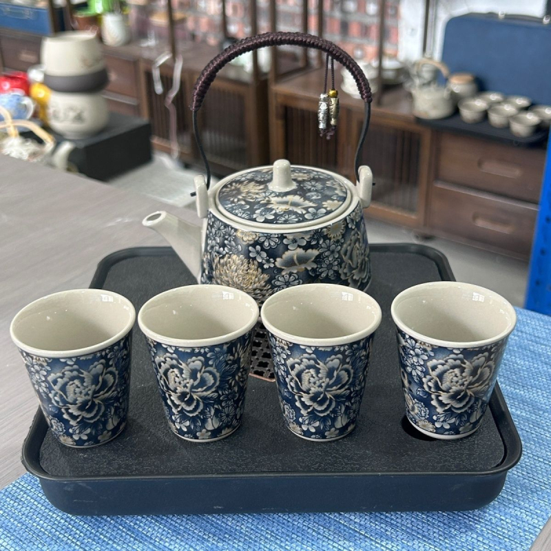 Set Gongfu de ceai din porțelan albastru-alb, mâner filigran cu bujor, 1 ceainic și 4 cești cu tavă pentru ceai