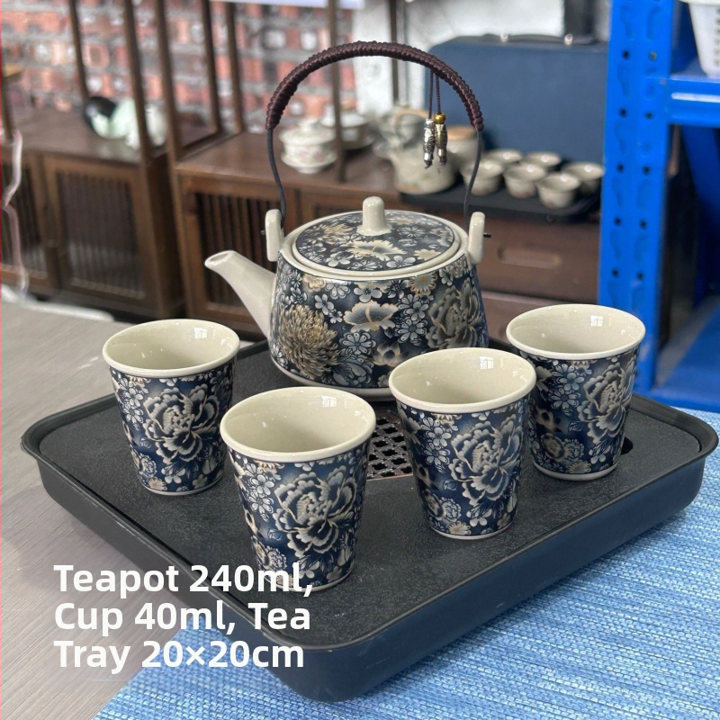 Modro-biely teapot Gongfu s filigránovým motívom pivónia a držadlom, set 1 čajník a 4 šálky so stojanom na čaj