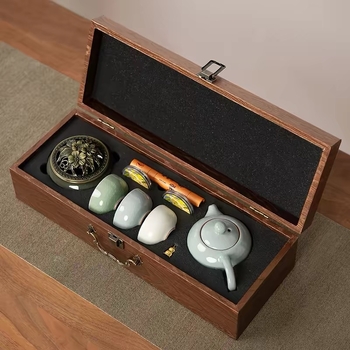 Set ceramic de ceai într-o cutie cadou, în stil național inspirat de Palatul Interzis, cu posibilitatea imprimării logo-ului