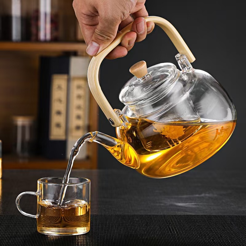Ceainic de sticlă cu capacitate mare pentru fierberea apei și infuzarea ceaiului, cu filtru, din sticlă borosilicat, mâner din bambus