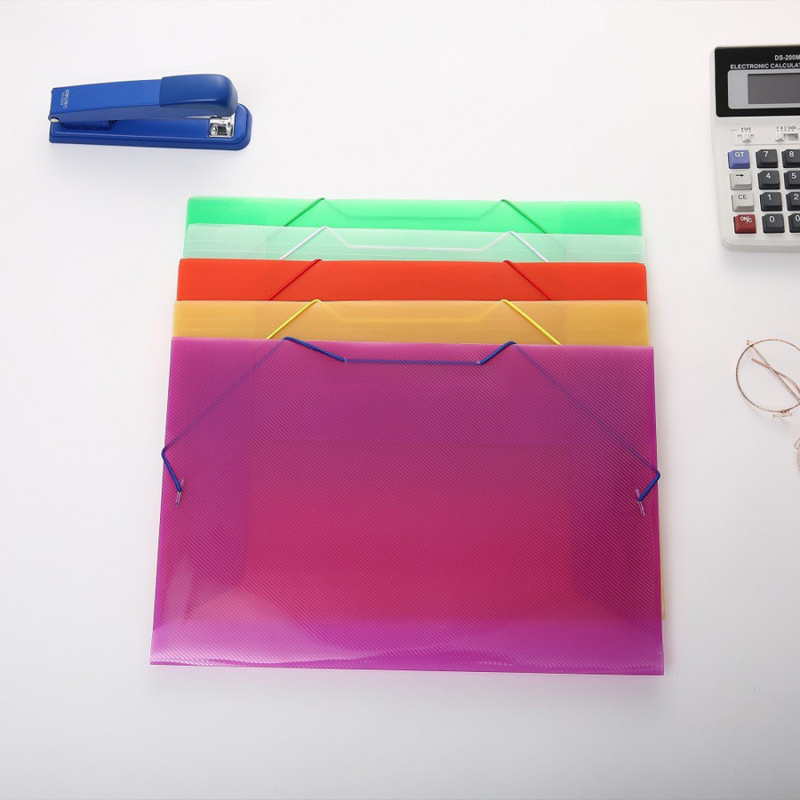 Mapă A4 transparentă cu bandă elastică twill, model 988, culoare solidă, finisaj mat