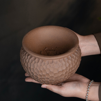 Recipient retro din ceramică rustică pentru resturi de ceai, cu bazin de apă, filtrare și separare uscat–umed, design cu două straturi