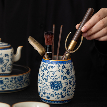 Set Gongfu de ceai cu șase accesorii și un recipient premium, cu motiv de lotus albastru-alb, pentru uz casnic.