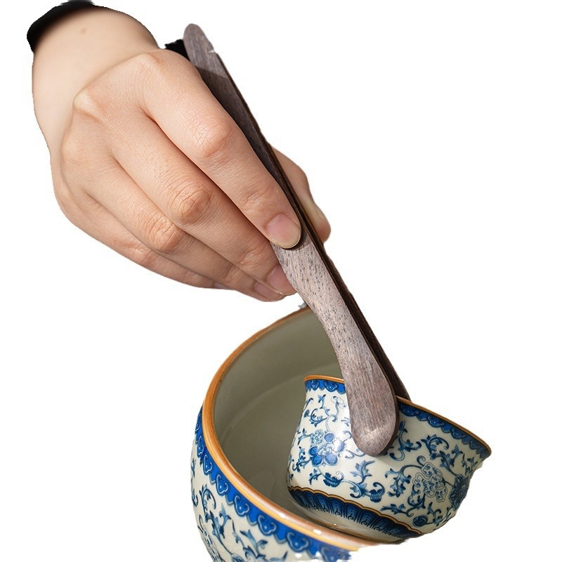 Set Gongfu de ceai cu șase accesorii și un recipient premium, cu motiv de lotus albastru-alb, pentru uz casnic.