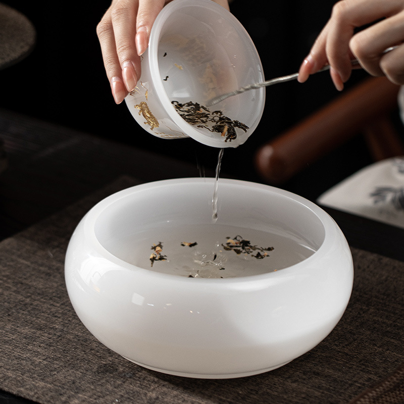 Filtru de ceai ceramic alb-glazurat și coș pentru resturi de ceai – accesorii de masă pentru servire ceai