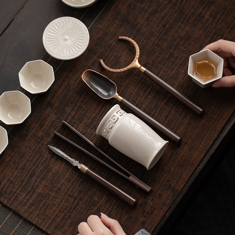 Set Gongfu pentru ceremonia ceaiului: șase ustensile esențiale, recipient ceramic pentru ceai, lemn de abanos, glazură din cenușă vegetală, unelte de preparare a ceaiului