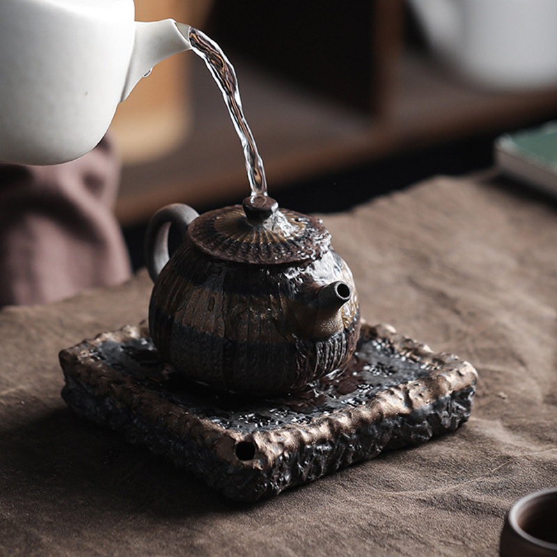 Suport ceramic pentru ceainic în stil japonez, cu glazură aurie și tavă de ceai