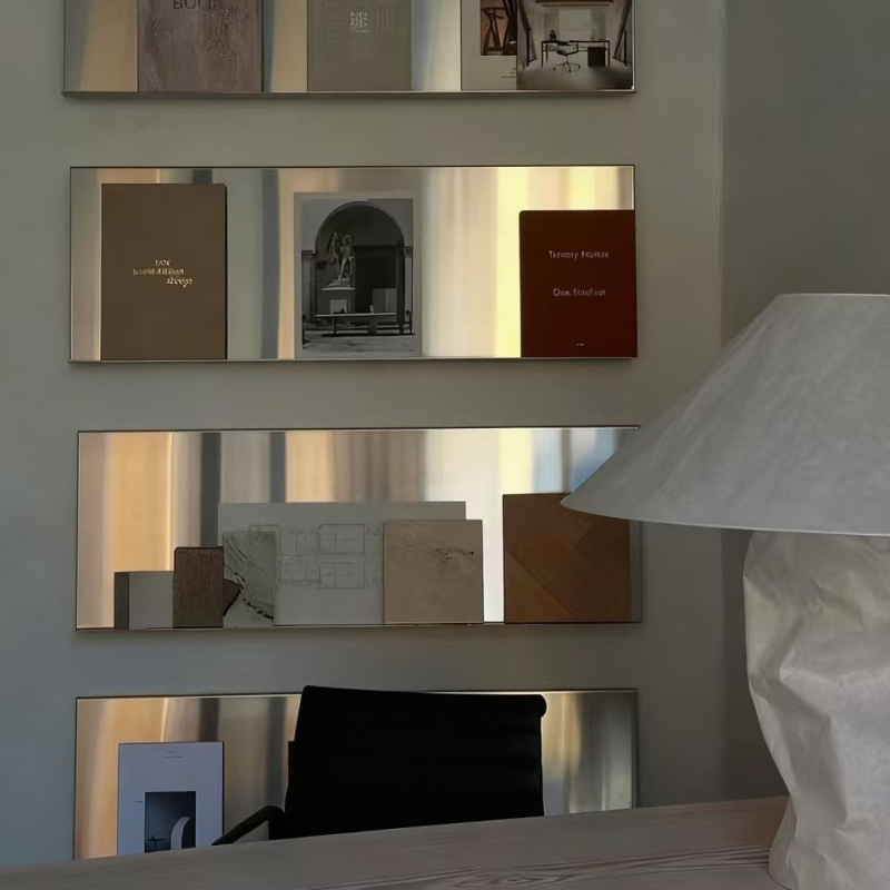 Raft montat pe perete din oțel inoxidabil, etajeră display cu mai multe niveluri pentru reviste și decor, stil industrial