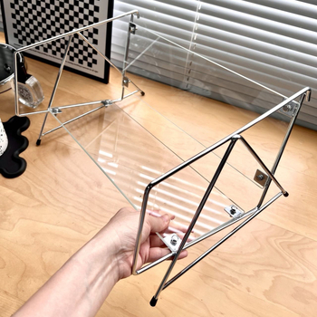 Raft de reviste în stil Bauhaus, din fier, finisaj argintiu, cu plăci din sticlă transparente, pentru expunere la birou