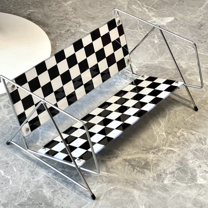 Raft de reviste în stil Bauhaus, din fier, finisaj argintiu, cu plăci din sticlă transparente, pentru expunere la birou