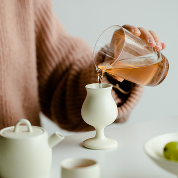Porcelain Worm Ceai japonez stil crem-galben cu picior înalt, ceașcă de ceai ceramic Gongfu, design simplu, aromat, o singură ceașcă