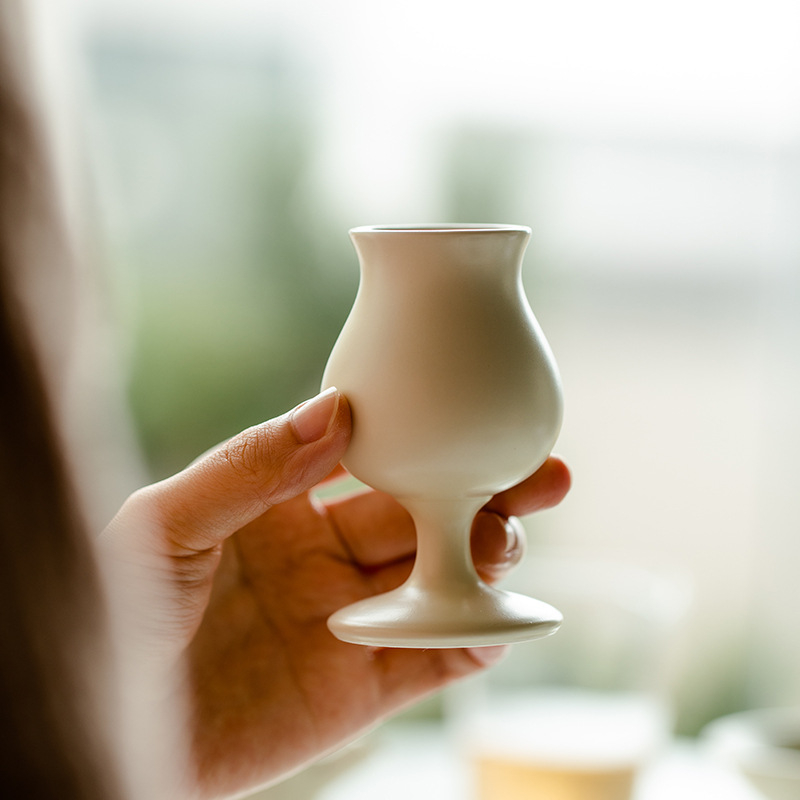 Porcelain Worm Ceai japonez stil crem-galben cu picior înalt, ceașcă de ceai ceramic Gongfu, design simplu, aromat, o singură ceașcă