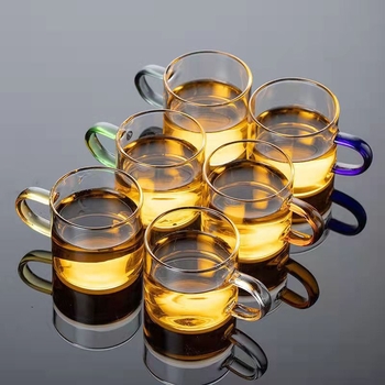 Set de ceai din sticlă borosilicat, căni mici cu fund plat și mânere colorate, pentru uz casnic