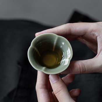 Ceșuță de ceai Celadon Yue Kiln cu patru frunze de trifoi, ceramic Gongfu, design cu petale, mică pentru casă și birou