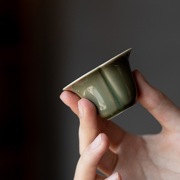 Ceșuță de ceai Celadon Yue Kiln cu patru frunze de trifoi, ceramic Gongfu, design cu petale, mică pentru casă și birou