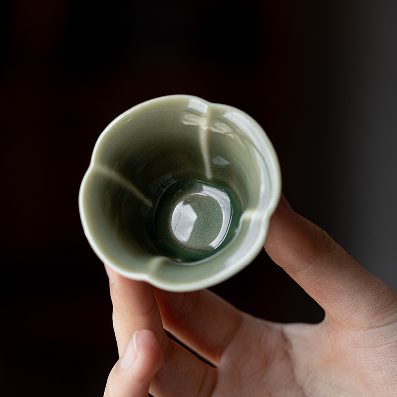 Ceșuță de ceai Celadon Yue Kiln cu patru frunze de trifoi, ceramic Gongfu, design cu petale, mică pentru casă și birou