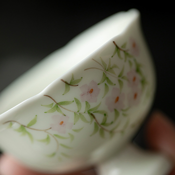 Mi Yan porțelan alb pictat manual cu trandafiri, ceașă de ceai mare cu picior înalt, ceramică, stil vintage