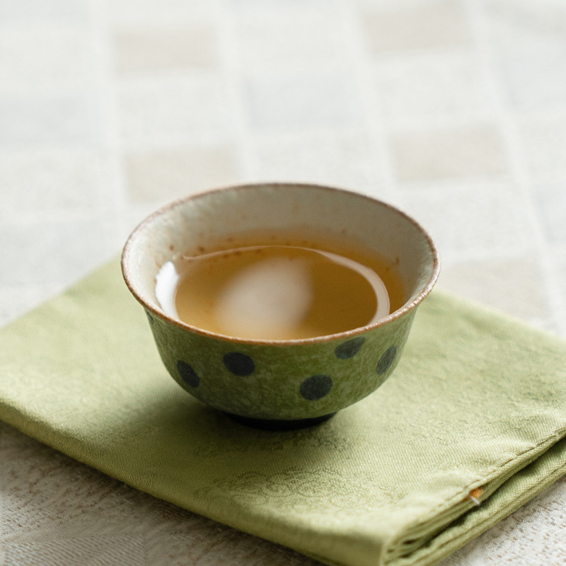 ceașcă ceramică de ceai cu puncte verde-portocalii, stil chinezesc nou, pentru uz personal acasă sau la birou, simplă și elegantă.