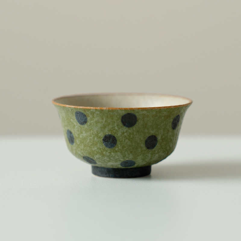 ceașcă ceramică de ceai cu puncte verde-portocalii, stil chinezesc nou, pentru uz personal acasă sau la birou, simplă și elegantă.