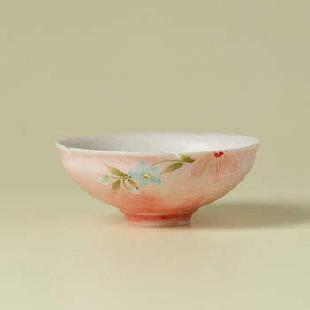 Ceașcă de ceai ceramică cu glazură albă minerală, model floral pictat manual, ceașcă conică pentru uz casnic.