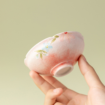 Ceașcă de ceai ceramică cu glazură albă minerală, model floral pictat manual, ceașcă conică pentru uz casnic.
