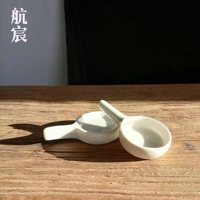 Suport ceramic pentru lumânări și obiect decorativ din porțelan cu linguriță pentru uleiuri esențiale