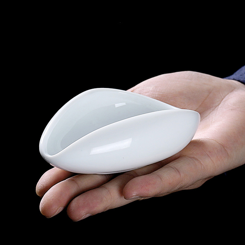 Accesorii ceramice pentru ceremonia ceaiului: linguriță în formă de lotus, lingură de ceai, lopățică de ceai