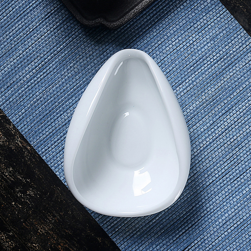 Accesorii ceramice pentru ceremonia ceaiului: linguriță în formă de lotus, lingură de ceai, lopățică de ceai