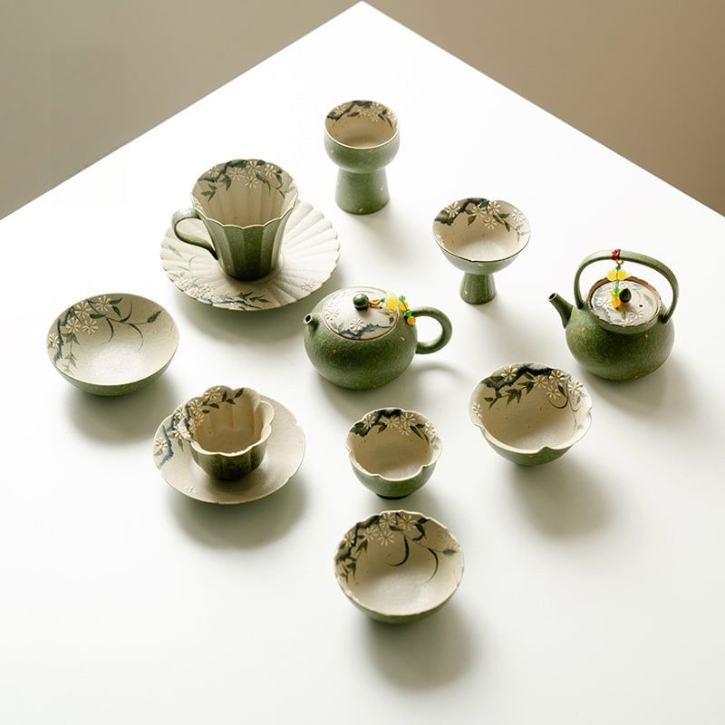 Set ceramic pentru ceai, pictat manual, seria Verde Primăvară, cu motive mandarine verzi și margaretă, în stil chinezesc, ceainic cu mâner