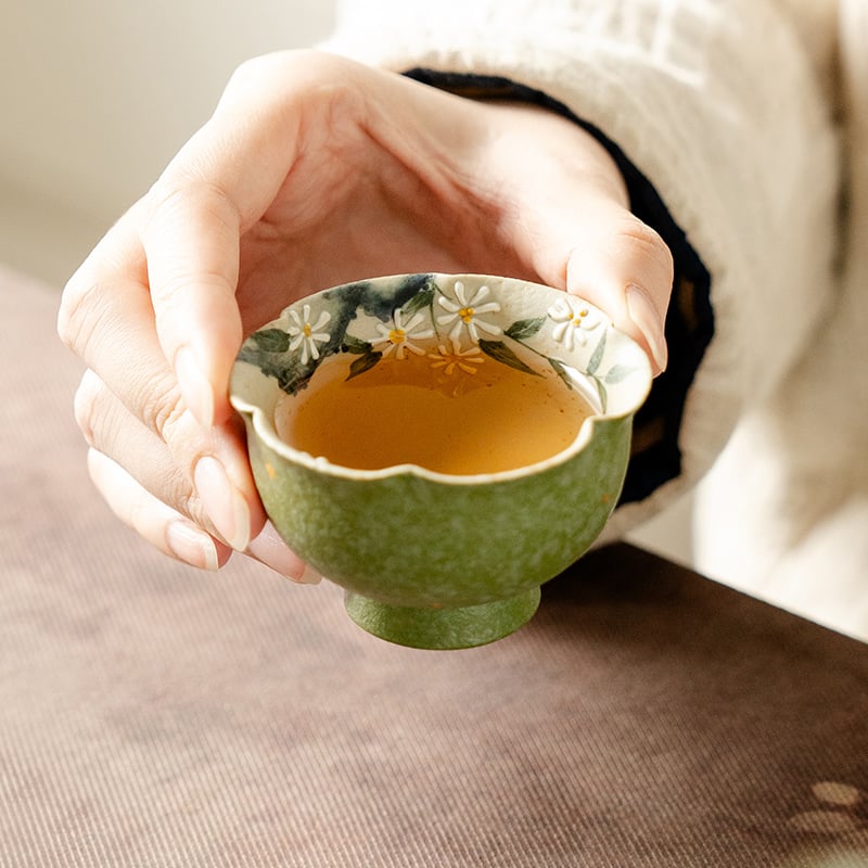 Set ceramic pentru ceai, pictat manual, seria Verde Primăvară, cu motive mandarine verzi și margaretă, în stil chinezesc, ceainic cu mâner