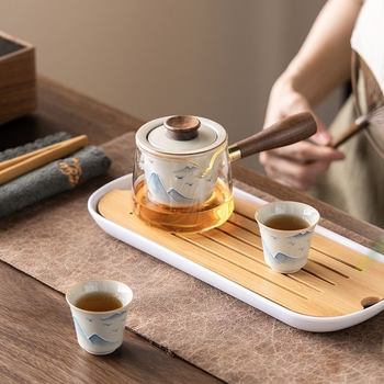 Ceainic din sticlă cu peisaj pictat manual, însoțit de două cești — set Kung Fu de ceai, ceramic sub glazură