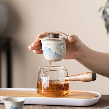 Ceainic din sticlă cu peisaj pictat manual, însoțit de două cești — set Kung Fu de ceai, ceramic sub glazură