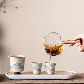 Ceainic din sticlă cu peisaj pictat manual, însoțit de două cești — set Kung Fu de ceai, ceramic sub glazură