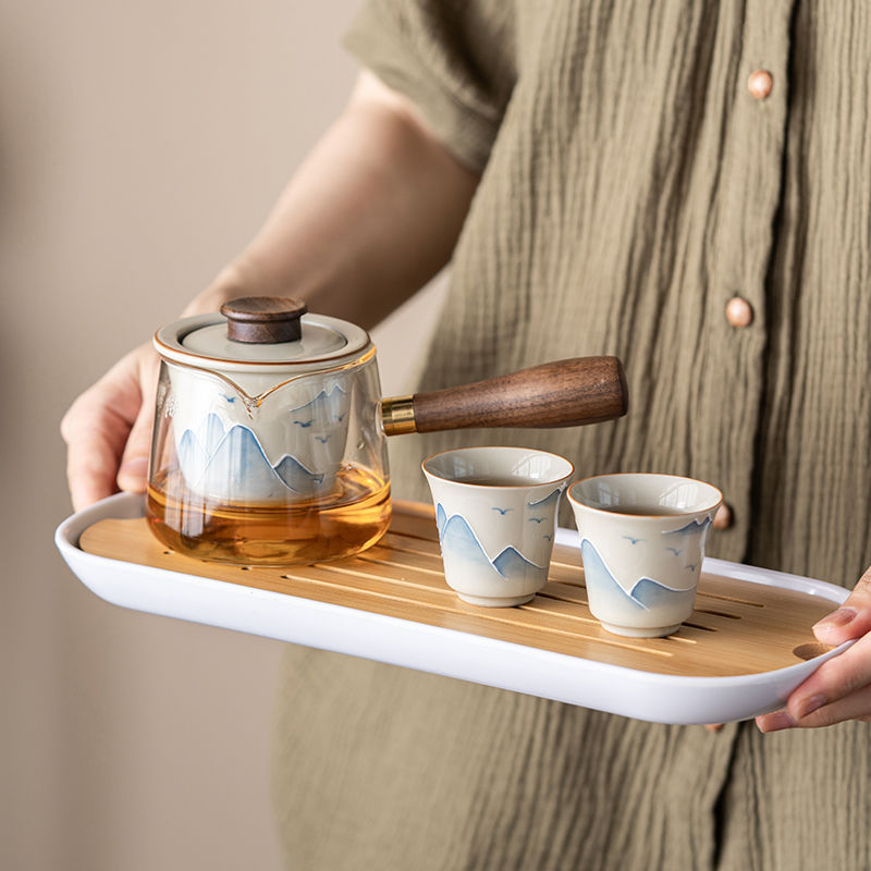 Ceainic din sticlă cu peisaj pictat manual, însoțit de două cești — set Kung Fu de ceai, ceramic sub glazură