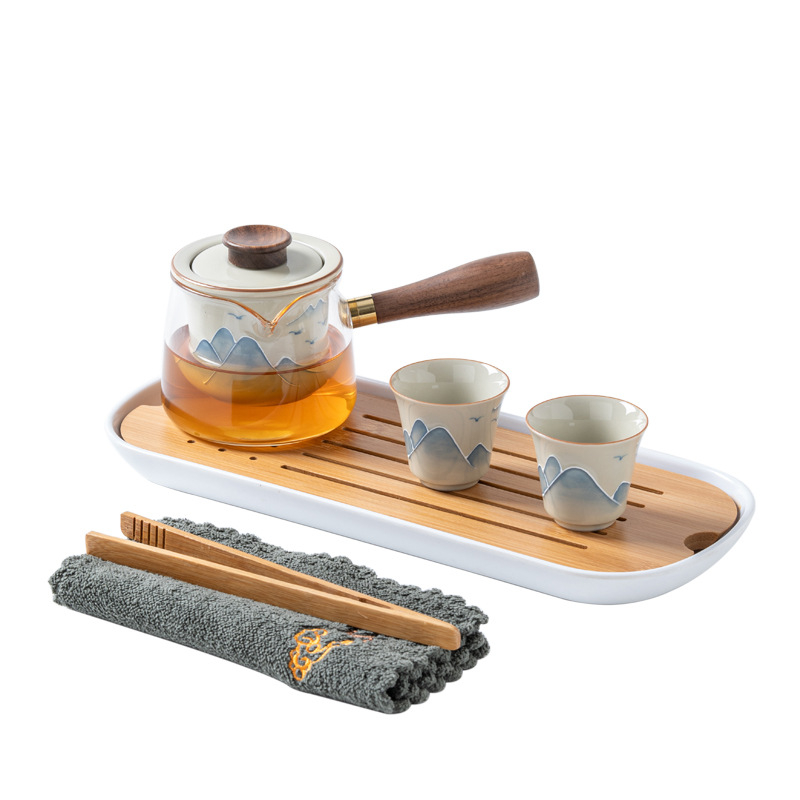 Ceainic din sticlă cu peisaj pictat manual, însoțit de două cești — set Kung Fu de ceai, ceramic sub glazură