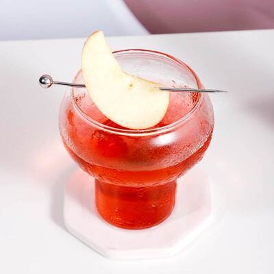 Pahar din borosilicat cu corp bombat — pentru lapte, suc, cafea și băuturi; turnat manual, fără mâner, bază scurtă