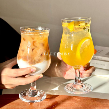 Pahar din sticlă pentru băuturi reci, cu mâner, pentru suc, apă carbogazoasă, cafea cu gheață și milkshake