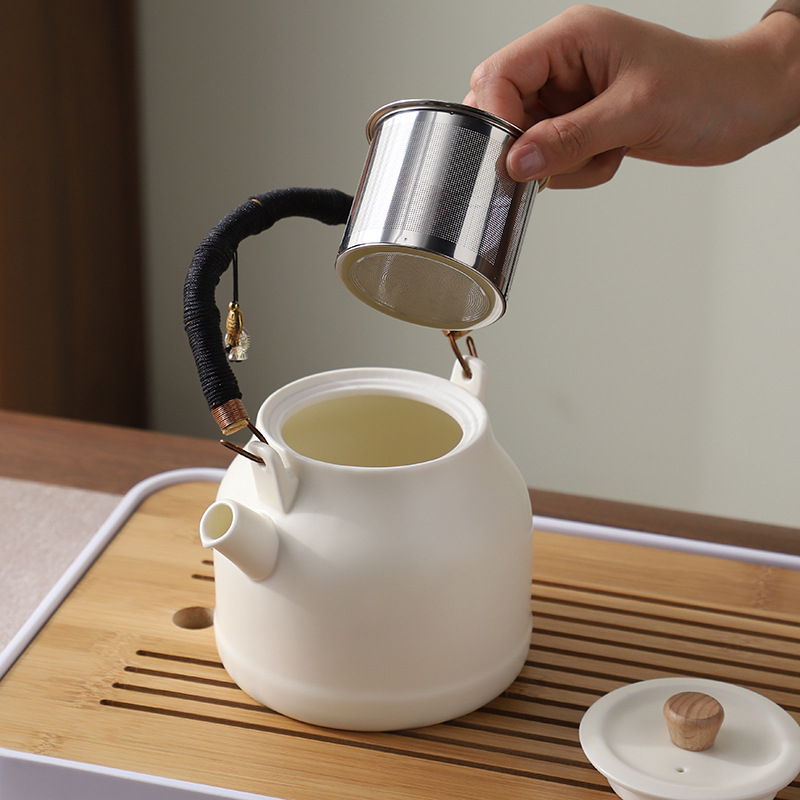 Ceainic ceramic crem, cu mâner basculant, capacitate mare, stil minimalist japonez, cu filtru